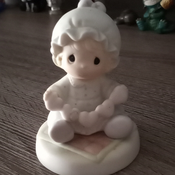 Baby girl precious moment - Picture 2 of 4